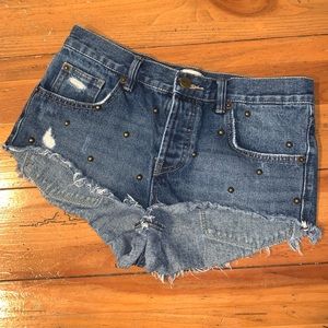 Amuse Society Studded Demin Shorts Size 25